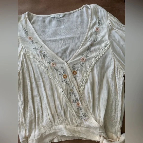 American Eagle Long Sleeve Boho Embroidered Floral Wrap Top Blouse Size Large - Picture 3 of 9